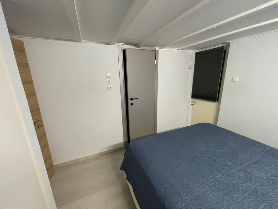 Comfy Apartment With Low Ceiling Attic 아테네 외부 사진