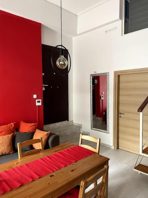 Comfy Apartment With Low Ceiling Attic 아테네 외부 사진